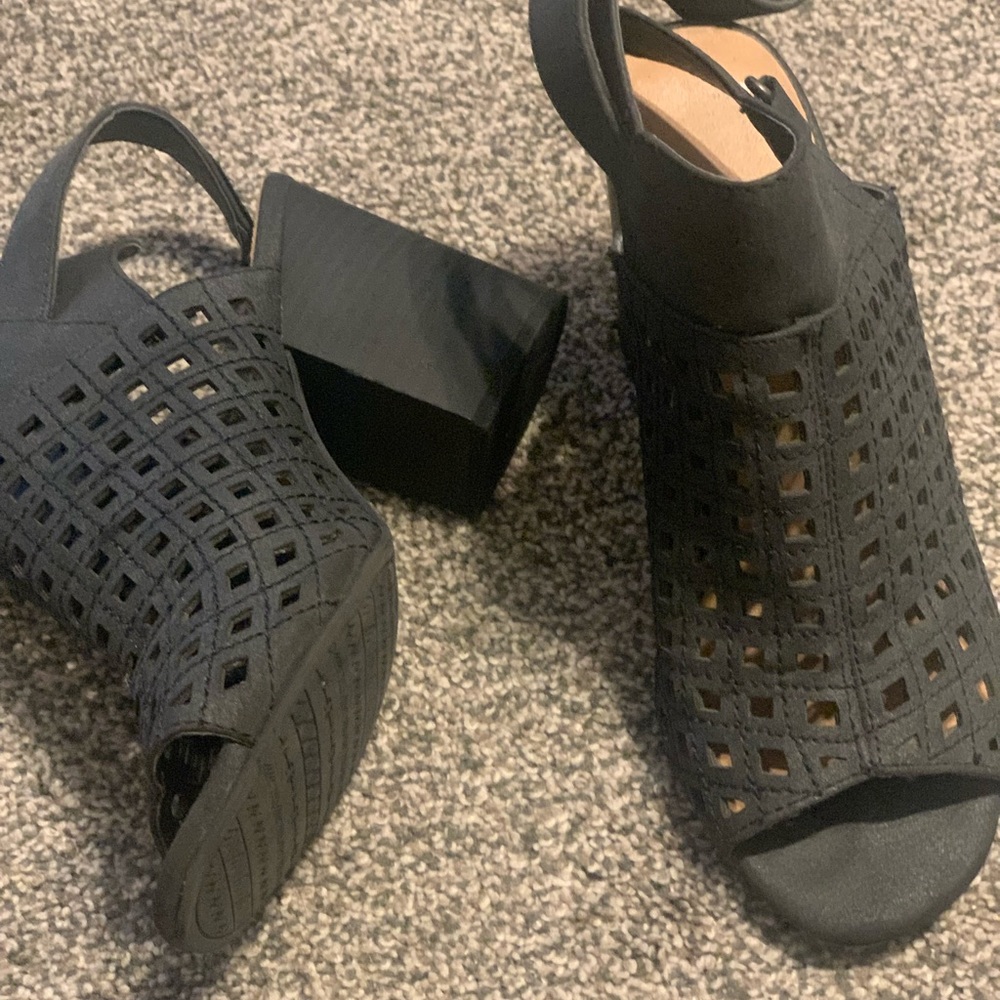 Black heels 8M